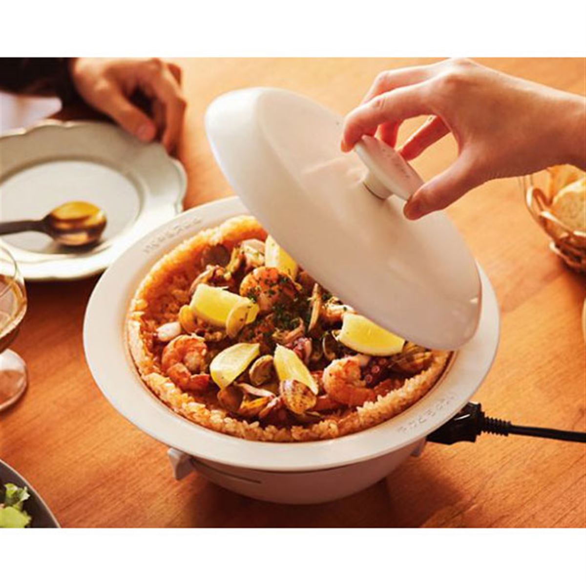 ELECOM ホットディッシュ ホットプレート 蒸し料理エレコム IHクッキングプレート HOT DISH 白 HACIH01DWH 応援購入サービスで達成率1,503%を記録 まるでお皿！つくる・食べる