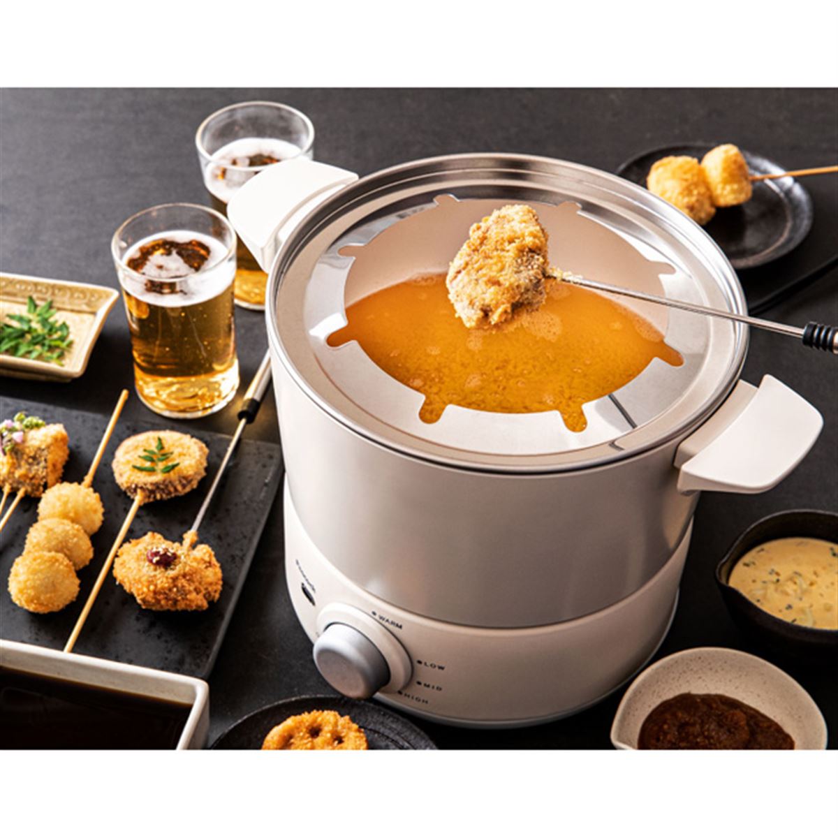 専用フォークが8本付属、揚げ物やチーズフォンデュを楽しめる