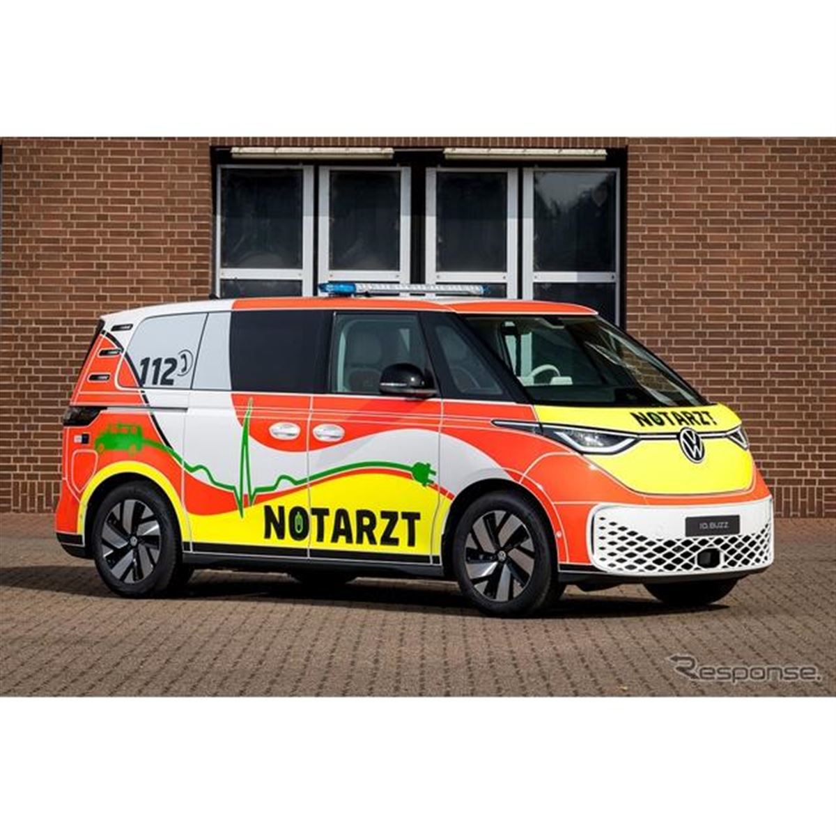 VWのEVミニバン、『ID. Buzz』が救急車に…IAAトランスポーテーション