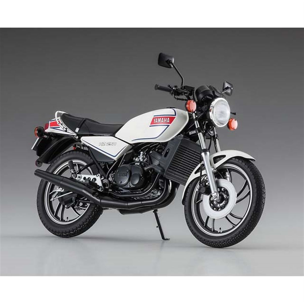 ま*い様 ハセガワ1/12ヤマハRZ250 完成品 ハセガワ、1/12スケール模型「ヤマハ RZ250(4L3)」を本日11/19