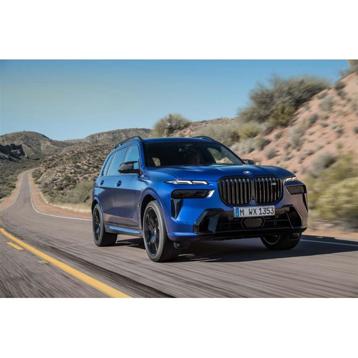 BMW X7 グリル　新車から外した物 キドニーグリルが闇夜で光る…！ BMWの旗艦SUV「X7」がマイチェン