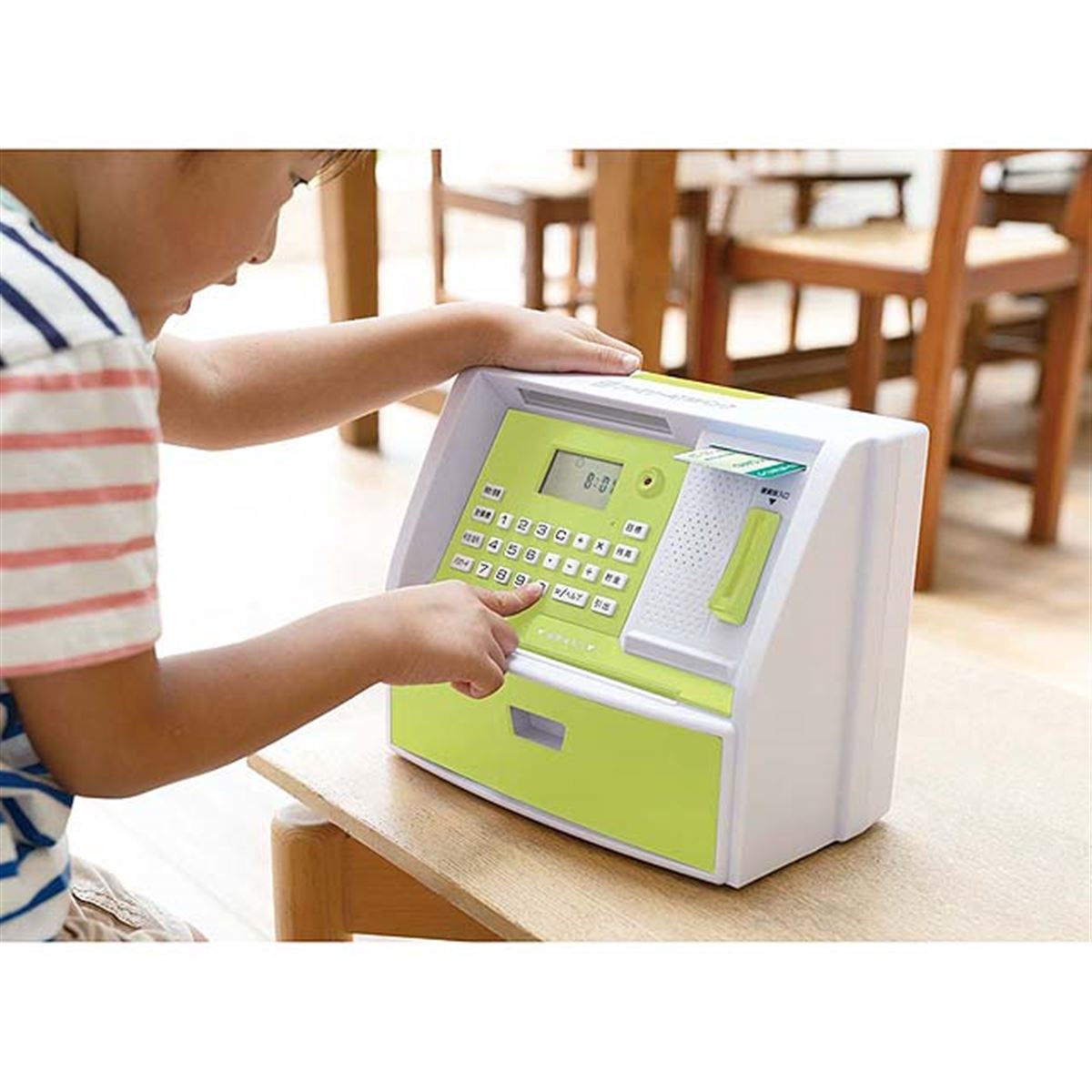 ライソン、しゃべってくれる貯金箱「ファミリーATMバンク」 - 価格.com