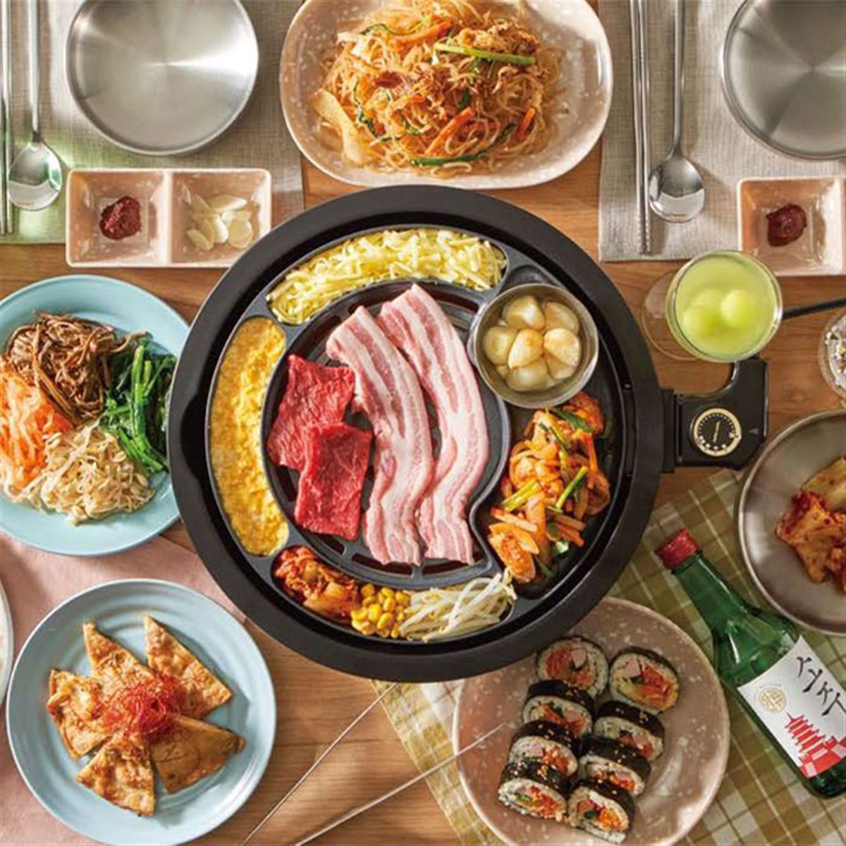 送料込み未使用おウチで本格的なエンタメ焼肉が楽しめる韓流グリルマイスター 丸型プレートとサイドの彫り込みで韓国風の焼き肉を楽しめる