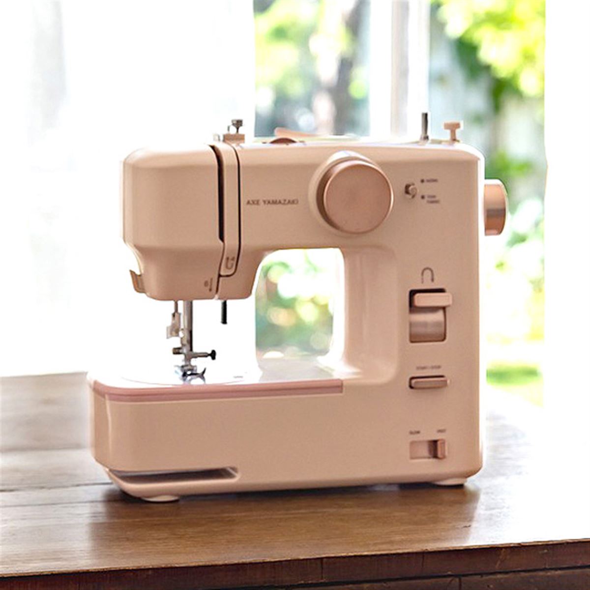 乾電池対応、コンパクトで電子機能搭載の「大人のための、気分がアガる