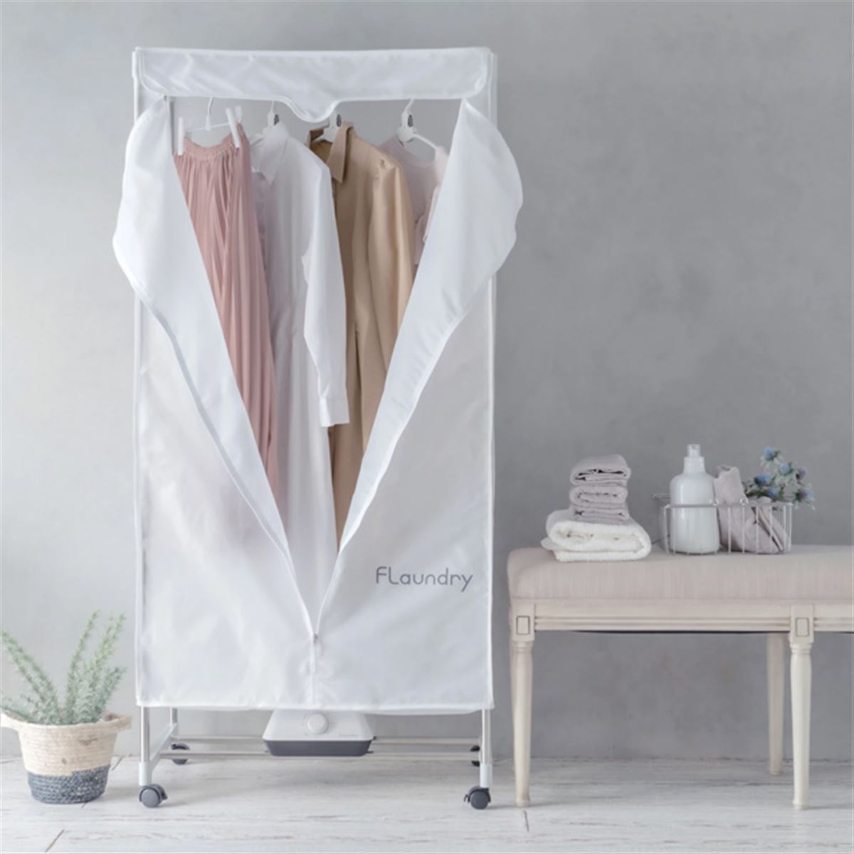 オイルヒーター ホワイト 衣類乾燥スタンド付き 65度のジェット温風で乾かす、ハンガーに吊すタイプの衣類乾燥機が