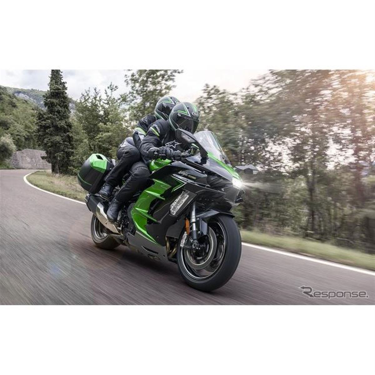 高性能ツアラー、カワサキ『Ninja H2 SX』シリーズ、オートハイビーム