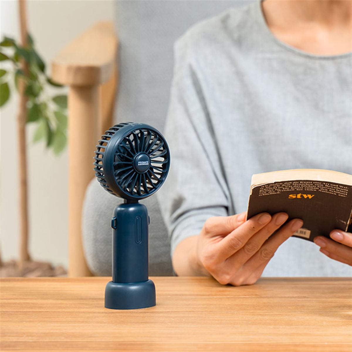 週末限定価格【販売終了希少品】PRISMATE 3ファン スタンド式扇風機 PRISMATE、手持ち/卓上/アロマの3WAYで使えるポータブル扇風機
