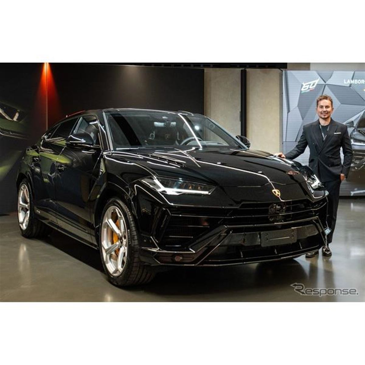 ランボルギーニ URUS 1周年 V8 エンジンプレート オーナー 納車 非売品 20230427090013_235_.jpg