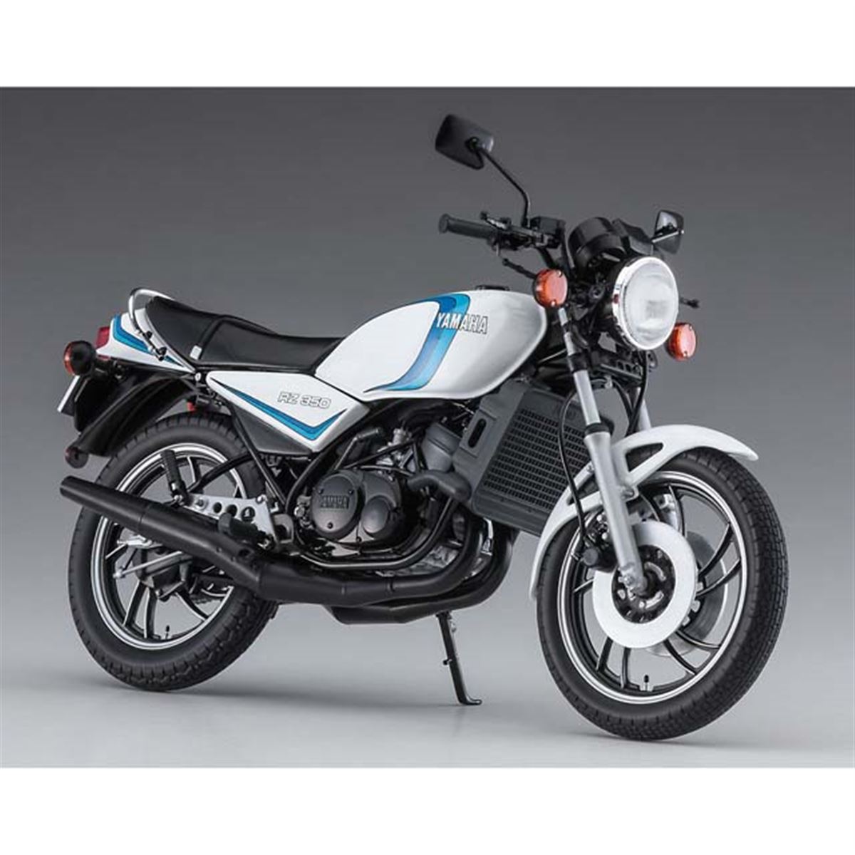 ハセガワ、1981年登場の350ccエンジン搭載「ヤマハ RZ350（4U0）」を1/12模型化 - 価格.com