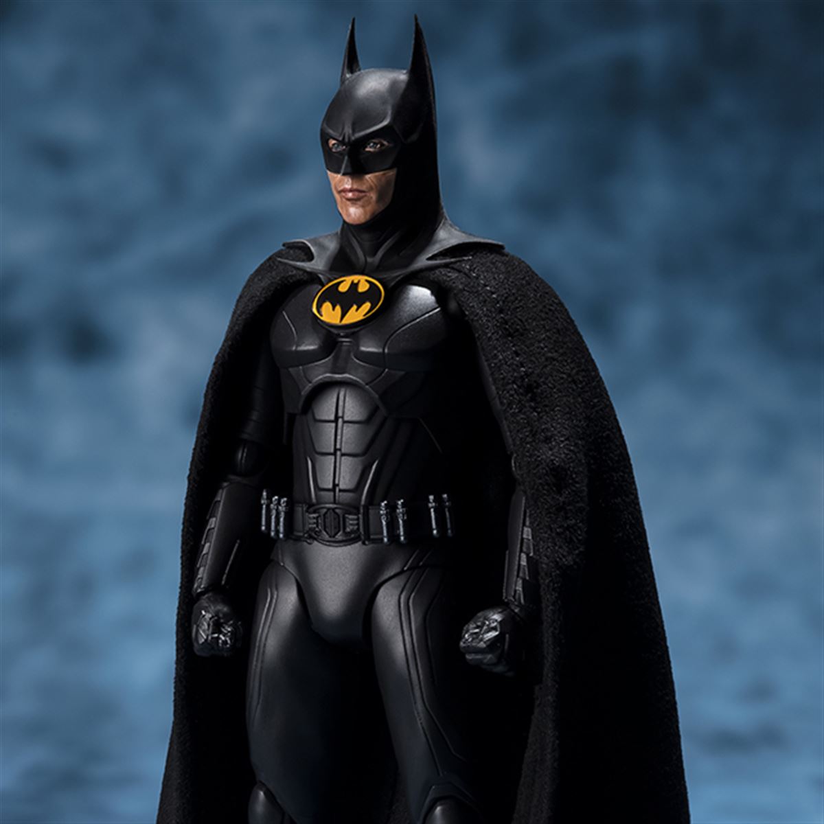 バンダイ、「バットマン」を「ザ・フラッシュ」の最新スーツでS.H.