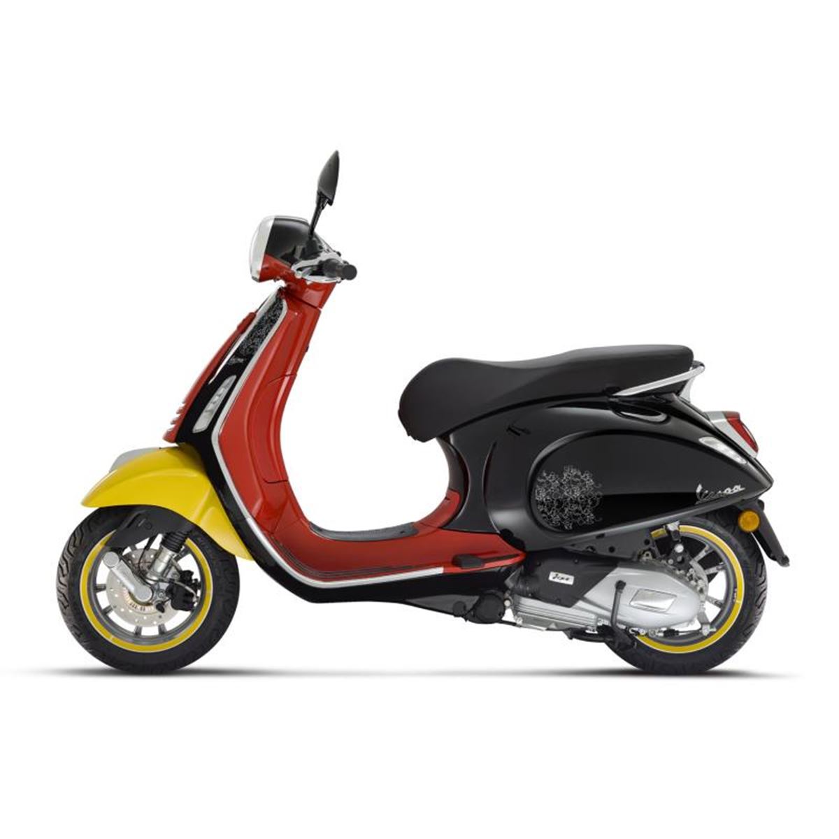 ディズニー ディズニーとコラボした特別仕立ての「ベスパ・プリマベーラ125／150