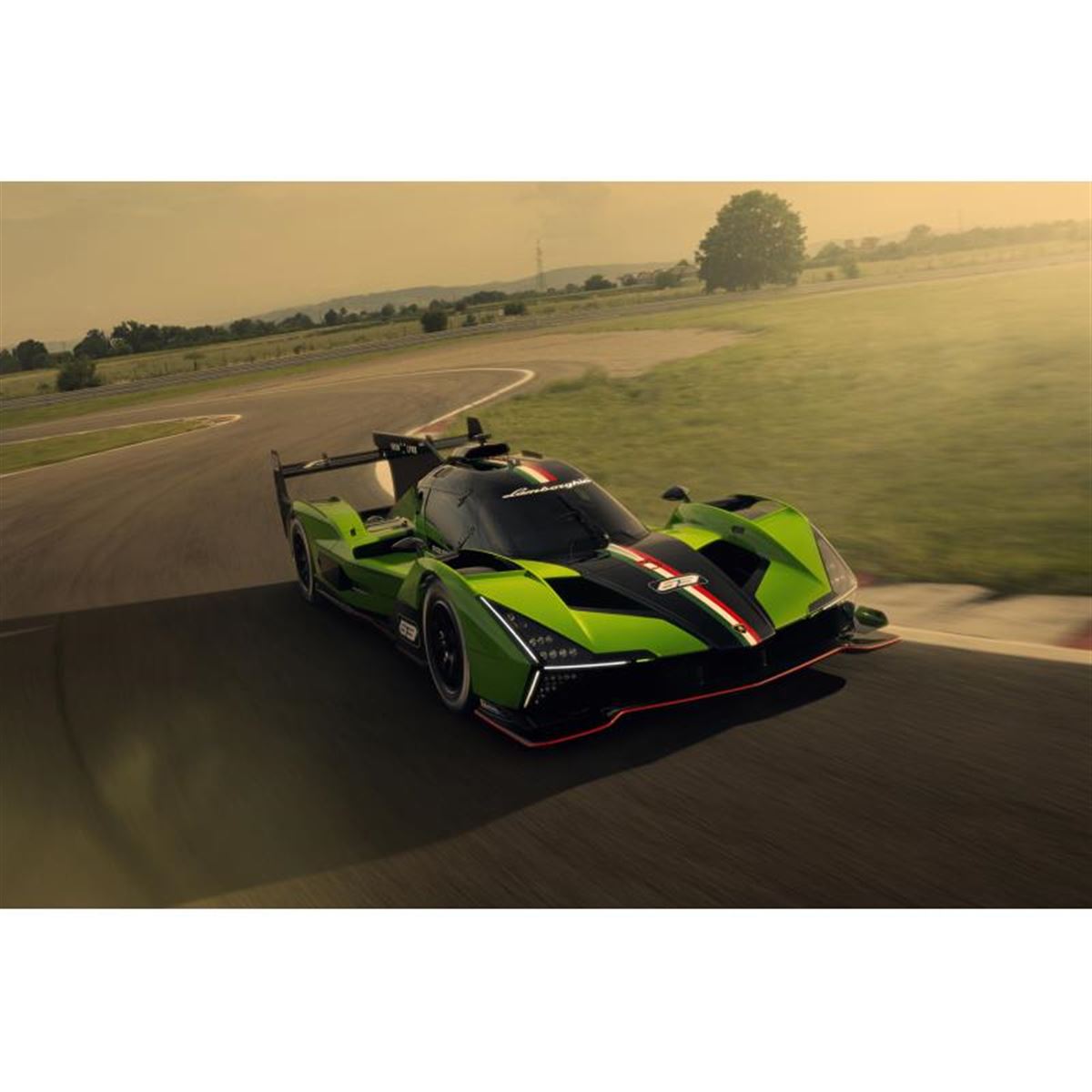 ランボルギーニが英グッドウッドでハイブリッドレーシングモデル「SC63