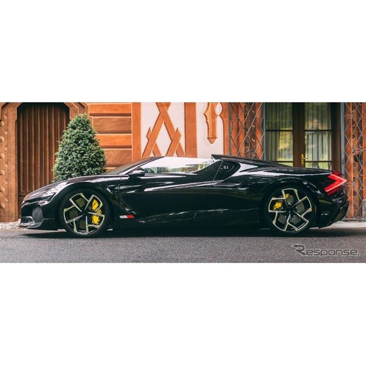 ブガッティの1600馬力『W16ミストラル』、新仕様はゴールド仕上げ 8月