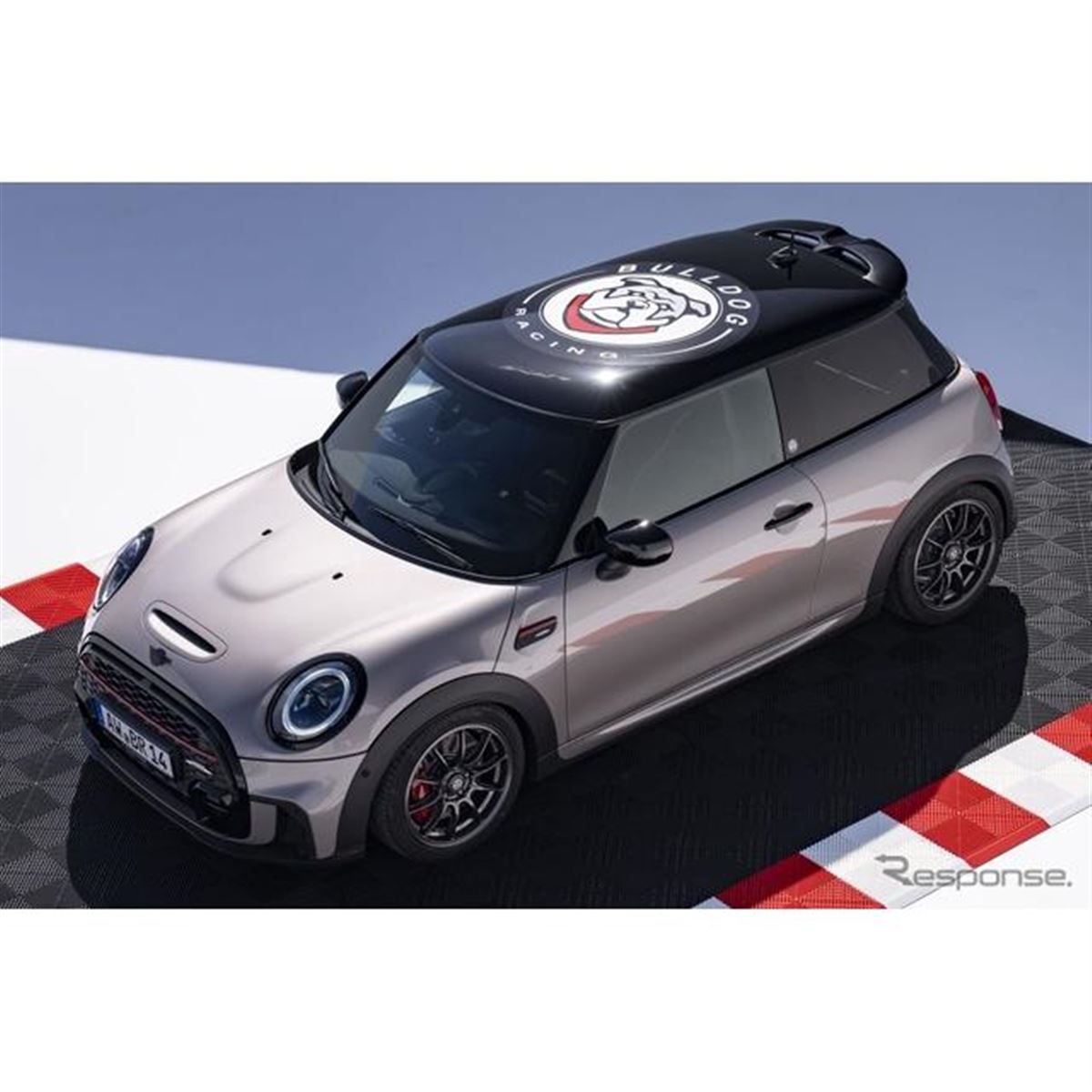 MINI『JCW』に「ブルドッグ・レーシング」仕様…ニュルでの活躍を称える