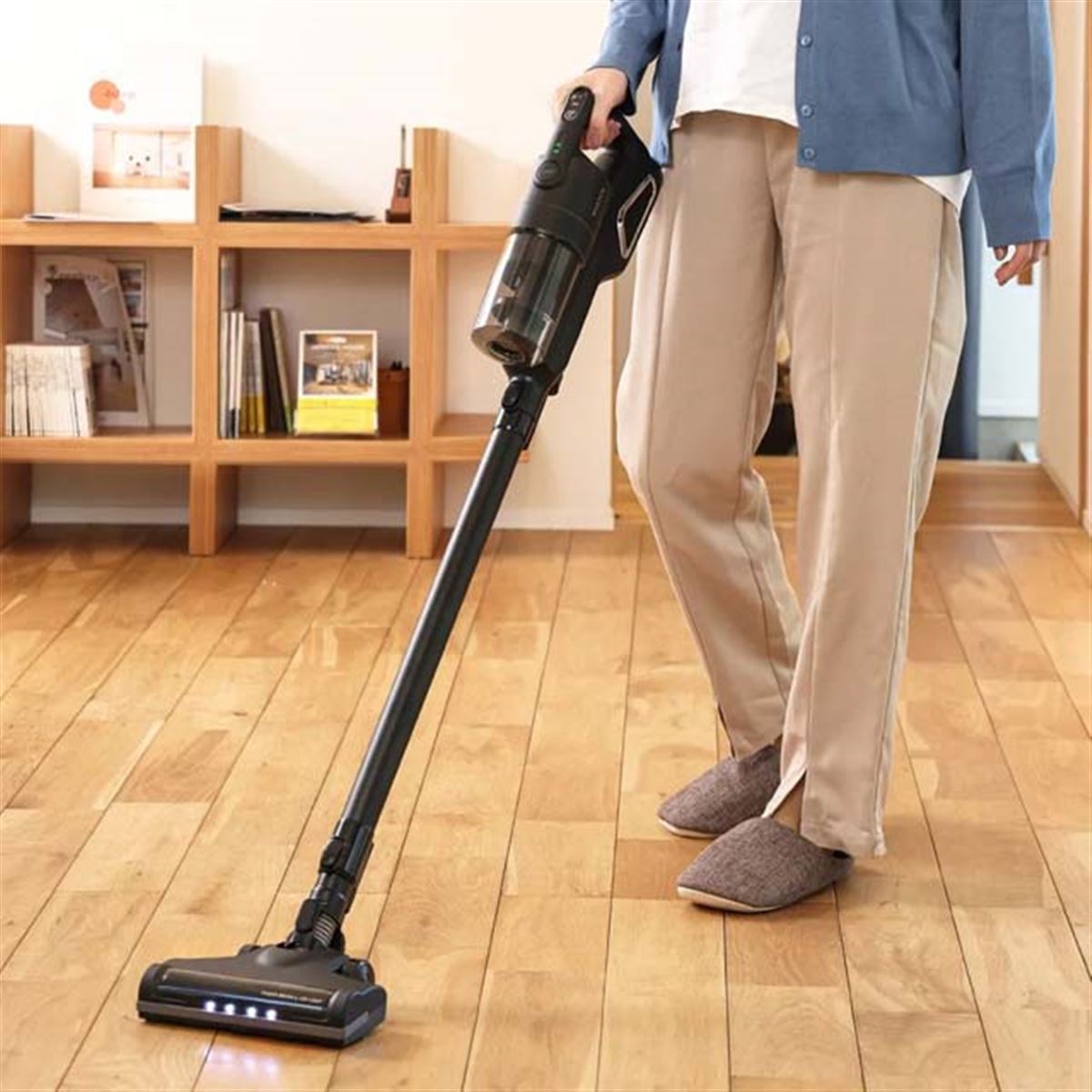 ❣️最新型❣️掃除機 コードレス　業界初LEDライト　コードレス掃除機 サイクロン式 MAXZEN、ヘッドにLEDライトを搭載したサイクロン式コードレス