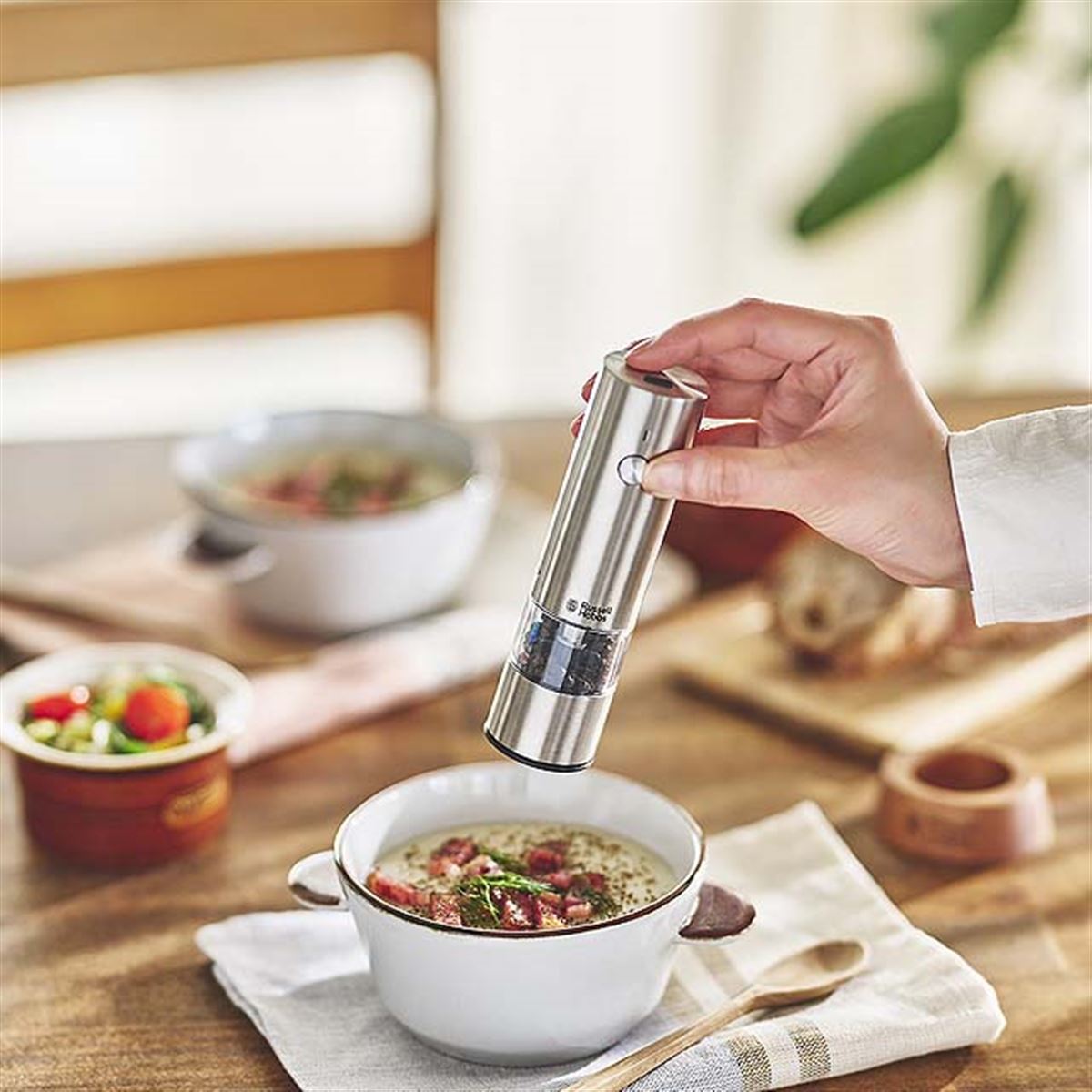 ラッセルホブス、USB Type-C充電のハンディサイズ電動ミルを本日4月1日