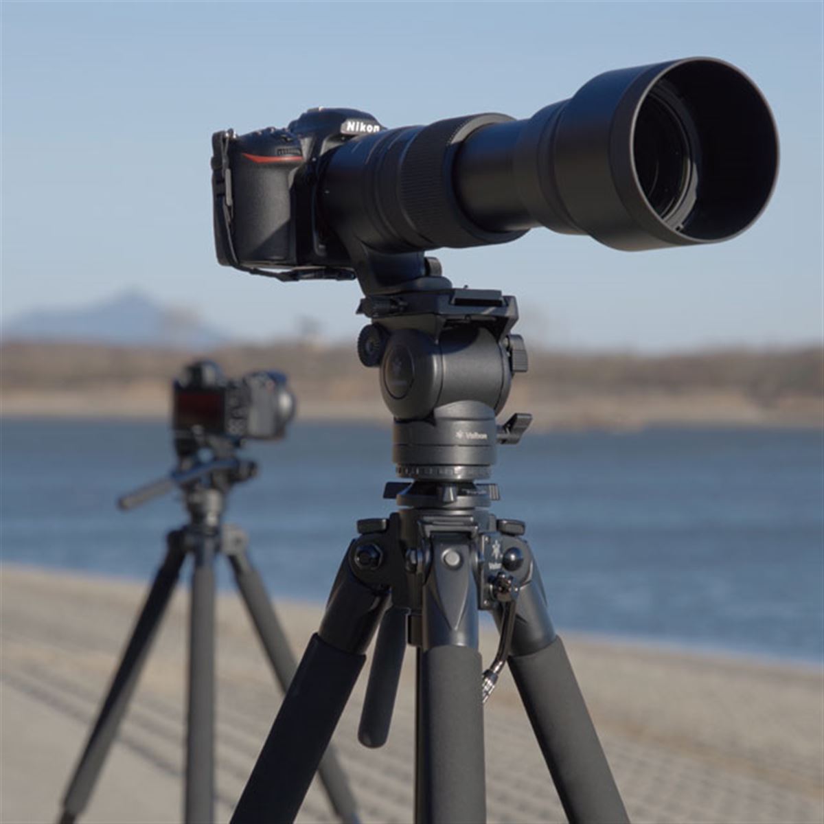 ベルボン、カウンターバランス機構を搭載した中型ビデオ雲台