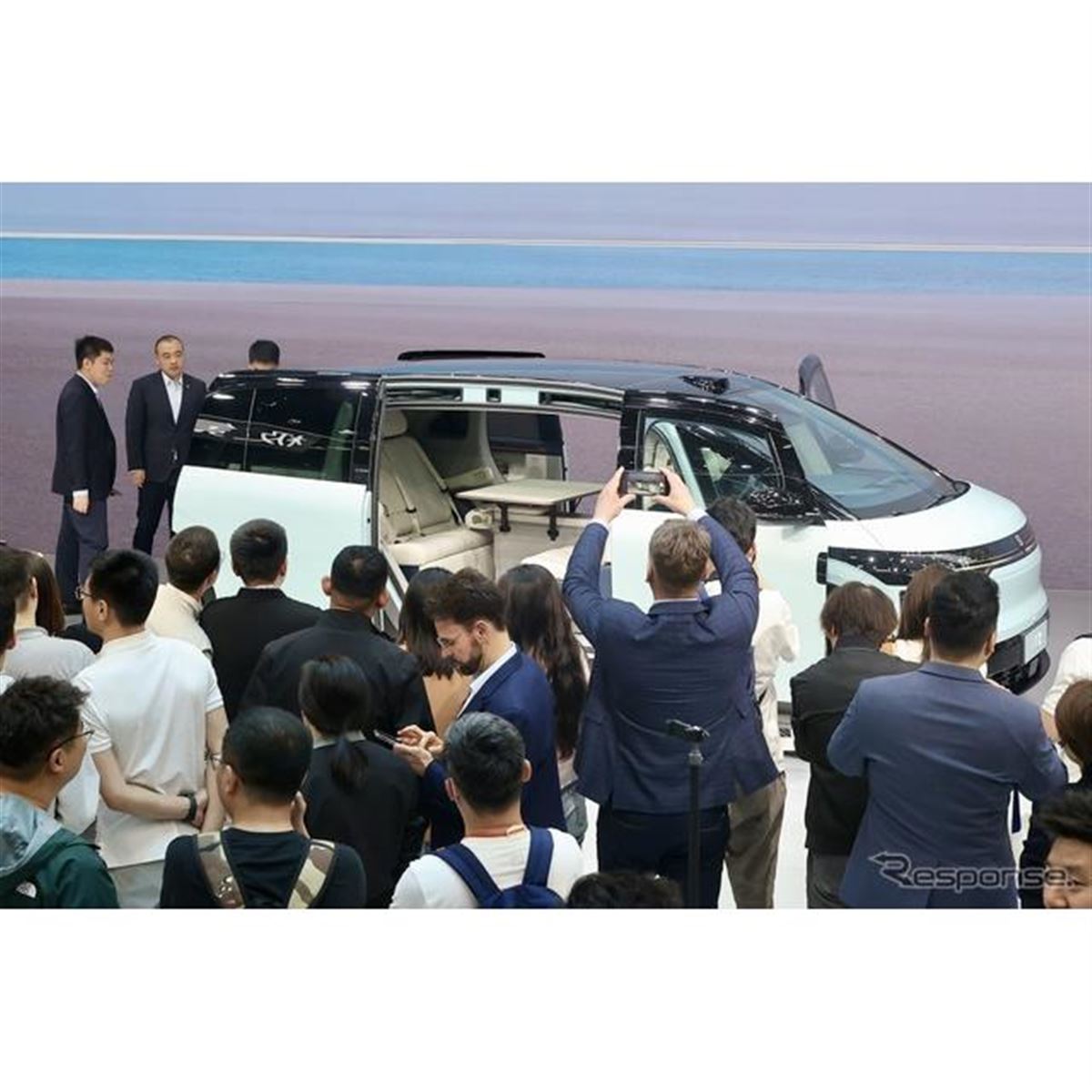 新型電動ミニバン、ジーリーの新ブランド「ジーカー」が発表 - 価格.com