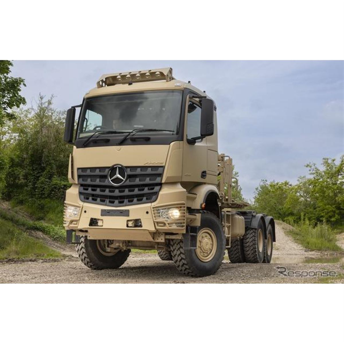 6輪トラックはオフロードが得意、メルセデスベンツ『アロクス