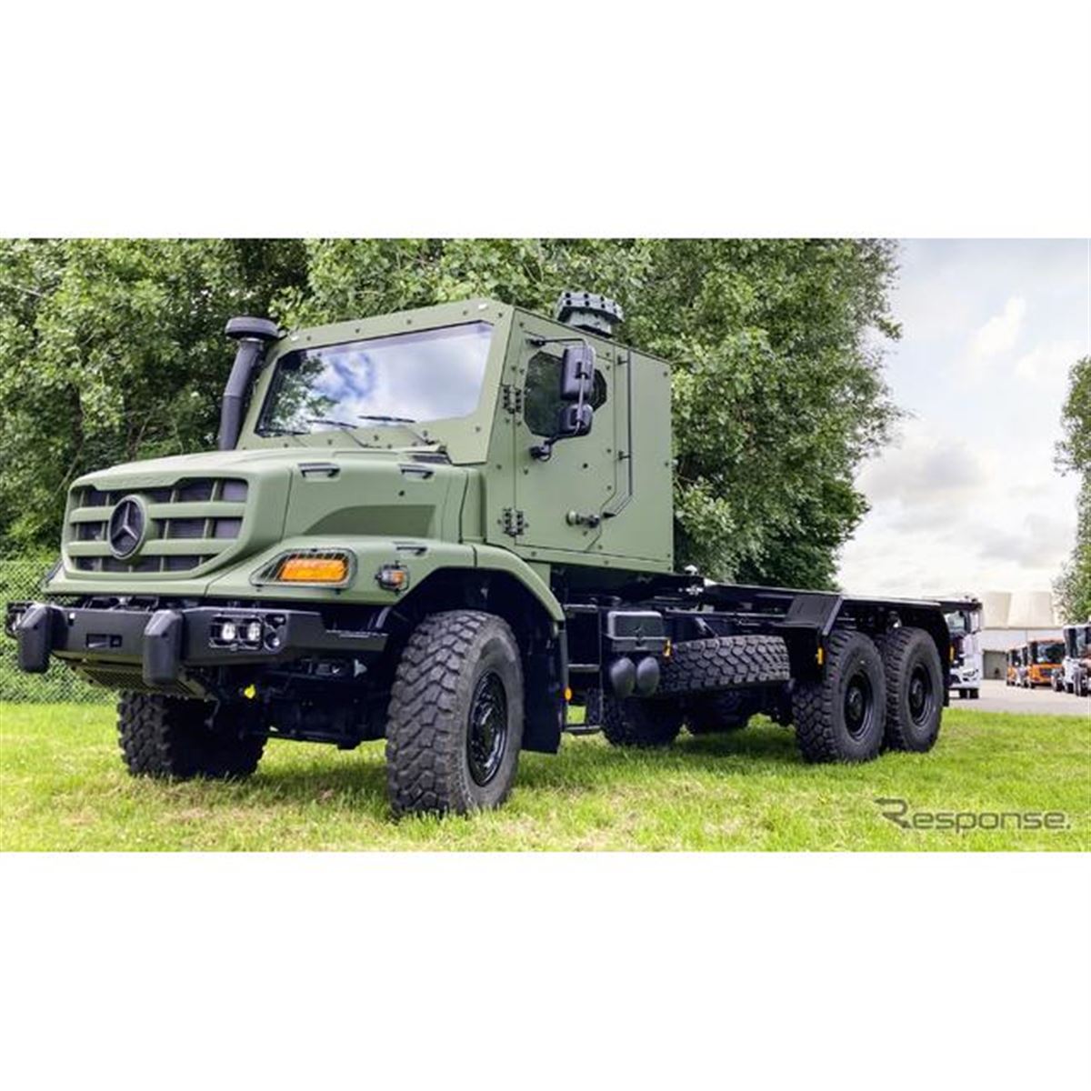 メルセデスベンツの6輪軍用トラックにセルフシールドタンク＆保護