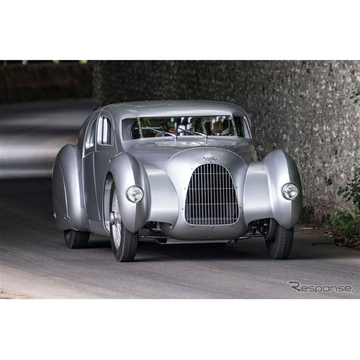 ☆激レア☆ ATTITUDE RACE アティチュード☆ビンテージ新品 アウディが幻のスポーツセダンを現代の技術で再現、16気筒スーパー