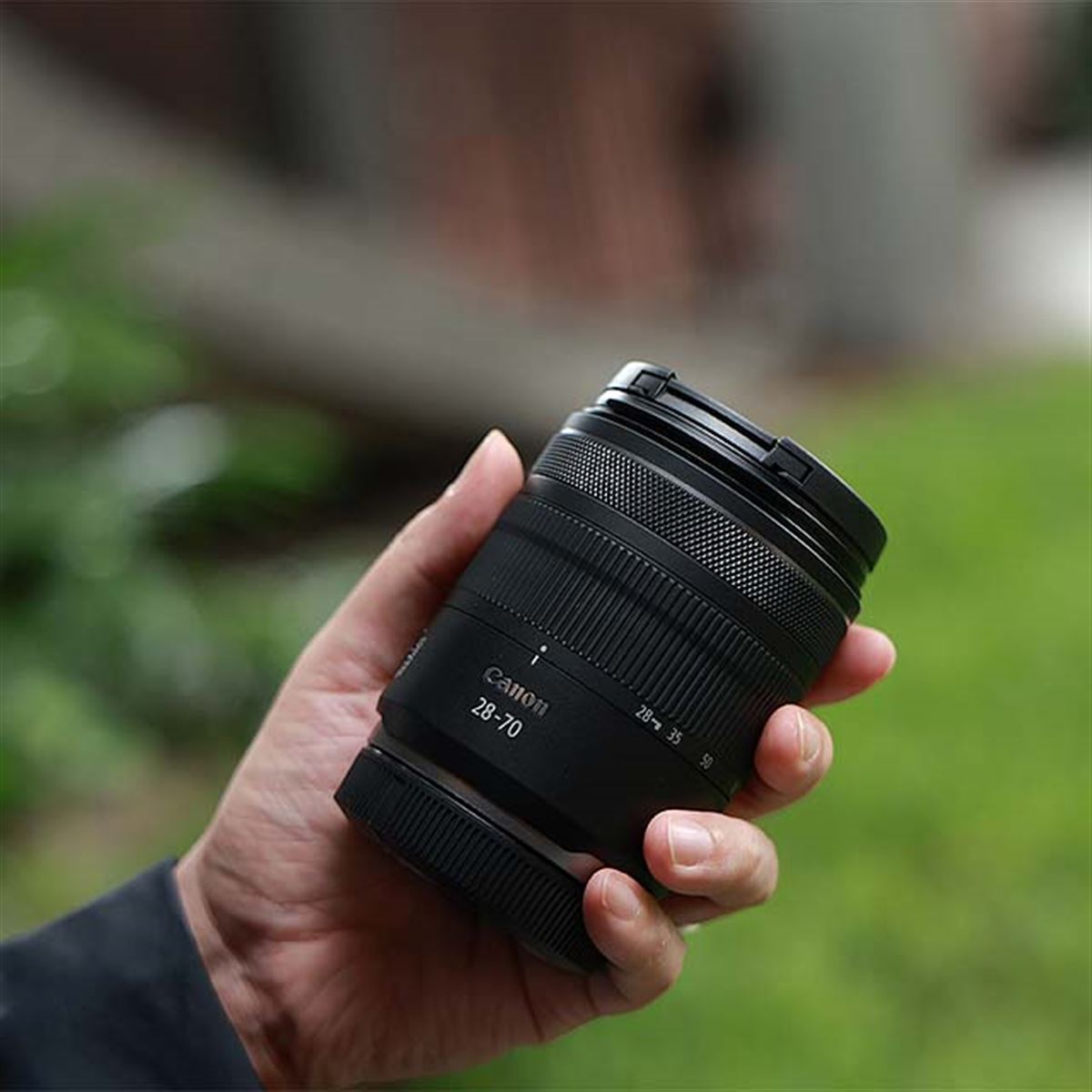 キヤノン、ズーム全域F2.8の標準ズーム「RF28-70mm F2.8 IS STM」を本日9月27日発売 - 価格.com