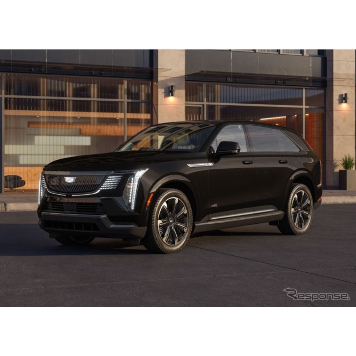 キャデラック初、電動フルサイズSUV『エスカレードIQ』…量産第一号車を