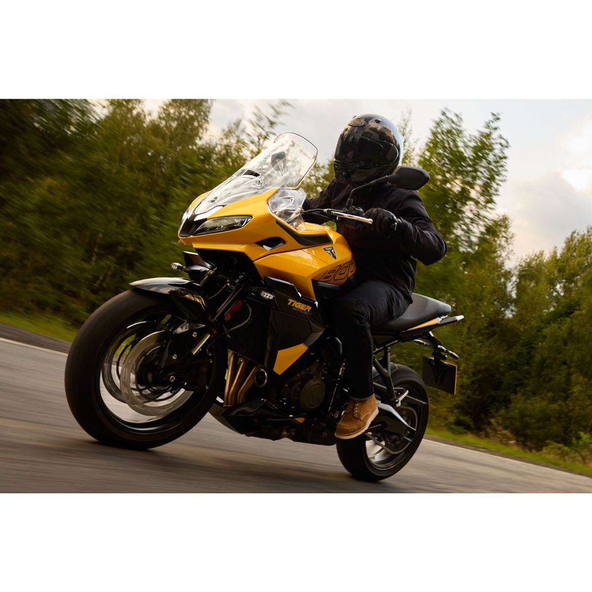 新品未開封　珍スポーツ 400ccスーパースポーツ『ZX-4RR』の実態はこう！ 本当の武器は
