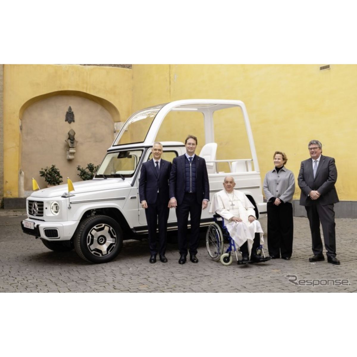 メルセデスベンツ、ローマ教皇に『GクラスEV』ベースの「ポープ