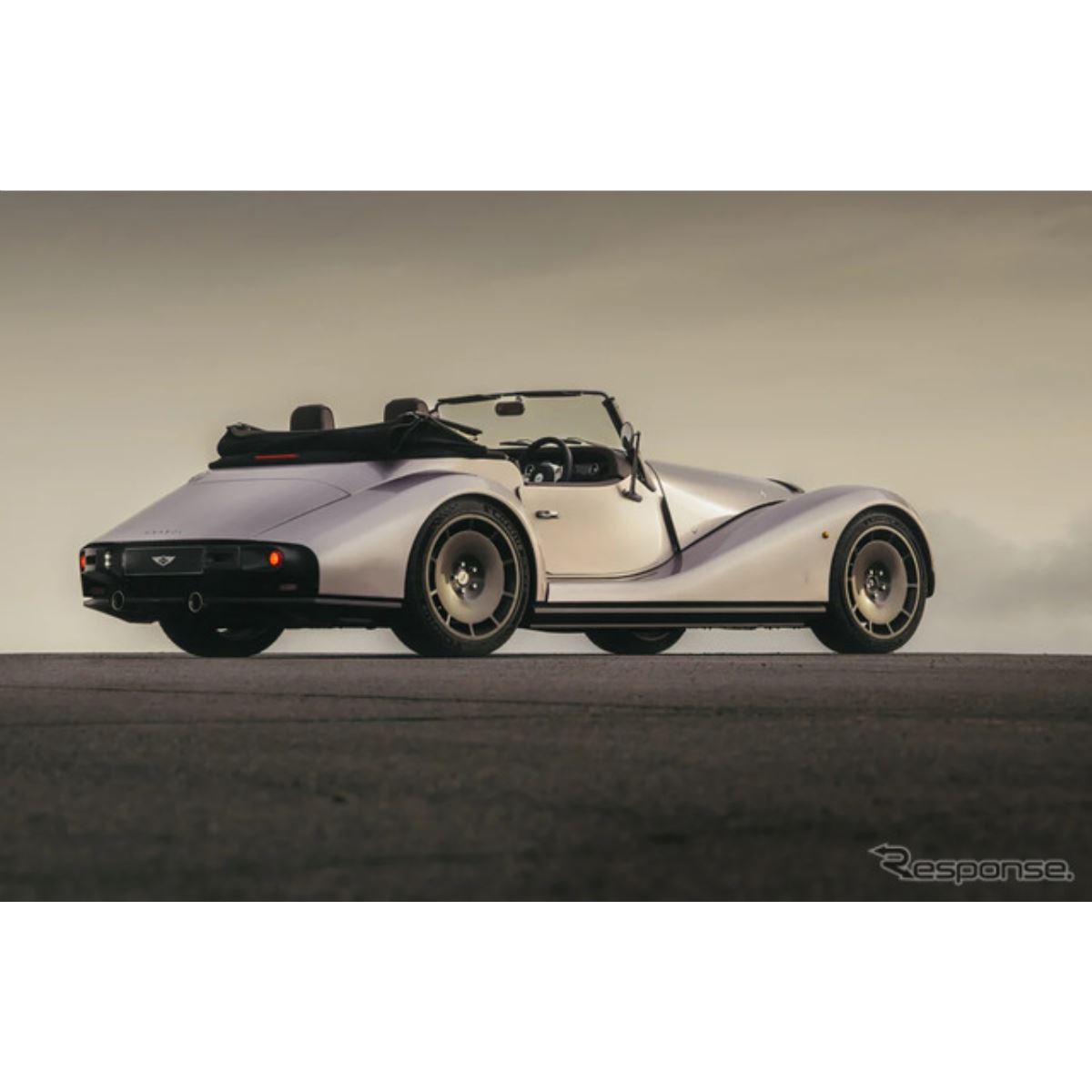 1.1トンのボディに335馬力の直6ターボ搭載！ 英モーガン『スーパー