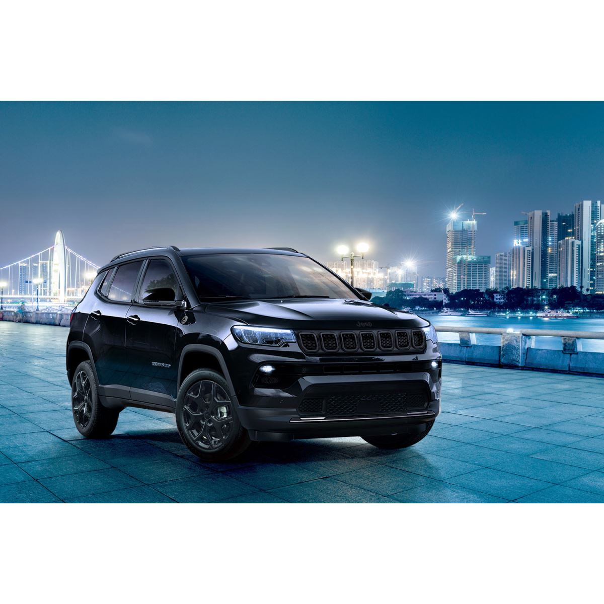 黒いサメ”がコンセプト 「ジープ・コンパス」の限定車発売 - 価格.com