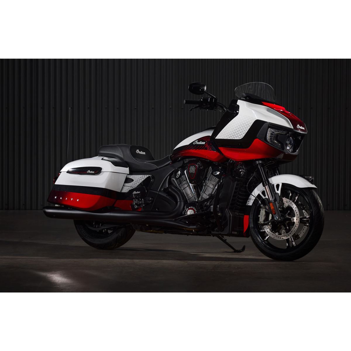 これは D-124C インバーター兼チャージャー です。 これは D-124C インバーター兼チャージャー です。