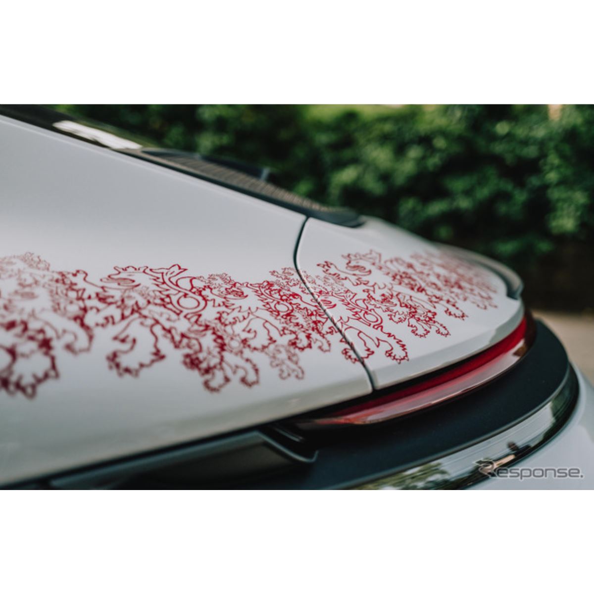 手描きのライオン」に700時間、ポルシェのルクセンブルク進出75周年