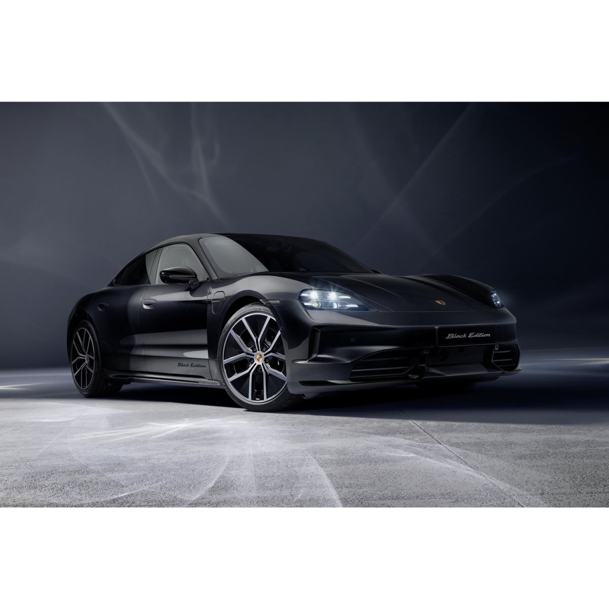 純正 ペア 新しい 本物の ポルシェ 992 カレラ 9YA カイエン タイカン 新しいポルシェ「カイエン」「タイカン」は全身黒コーデ！ 専用