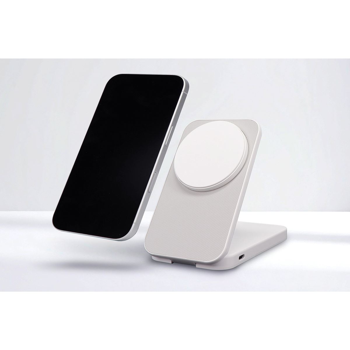 オウルテック、スマホスタンドにもなるQi2モバイルバッテリー「OWL