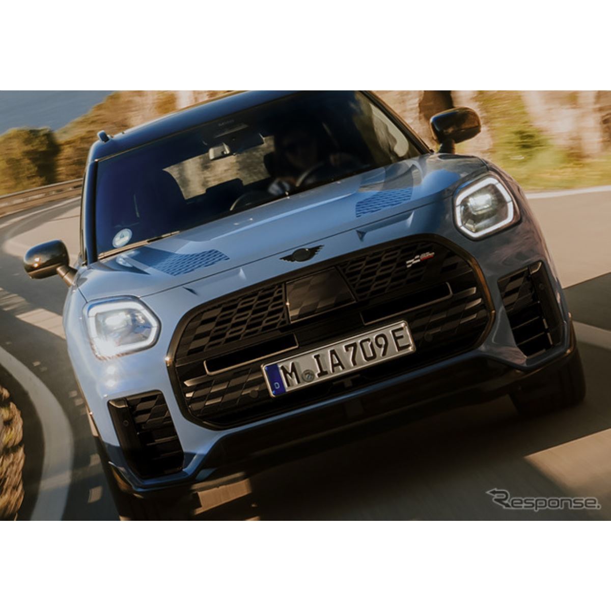 激レア！　ミニクーパー　カントリーマン　LAURIE HONG KONG MINI『カントリーマン』の限定車に「カラーリングカッコよすぎ」とSNS