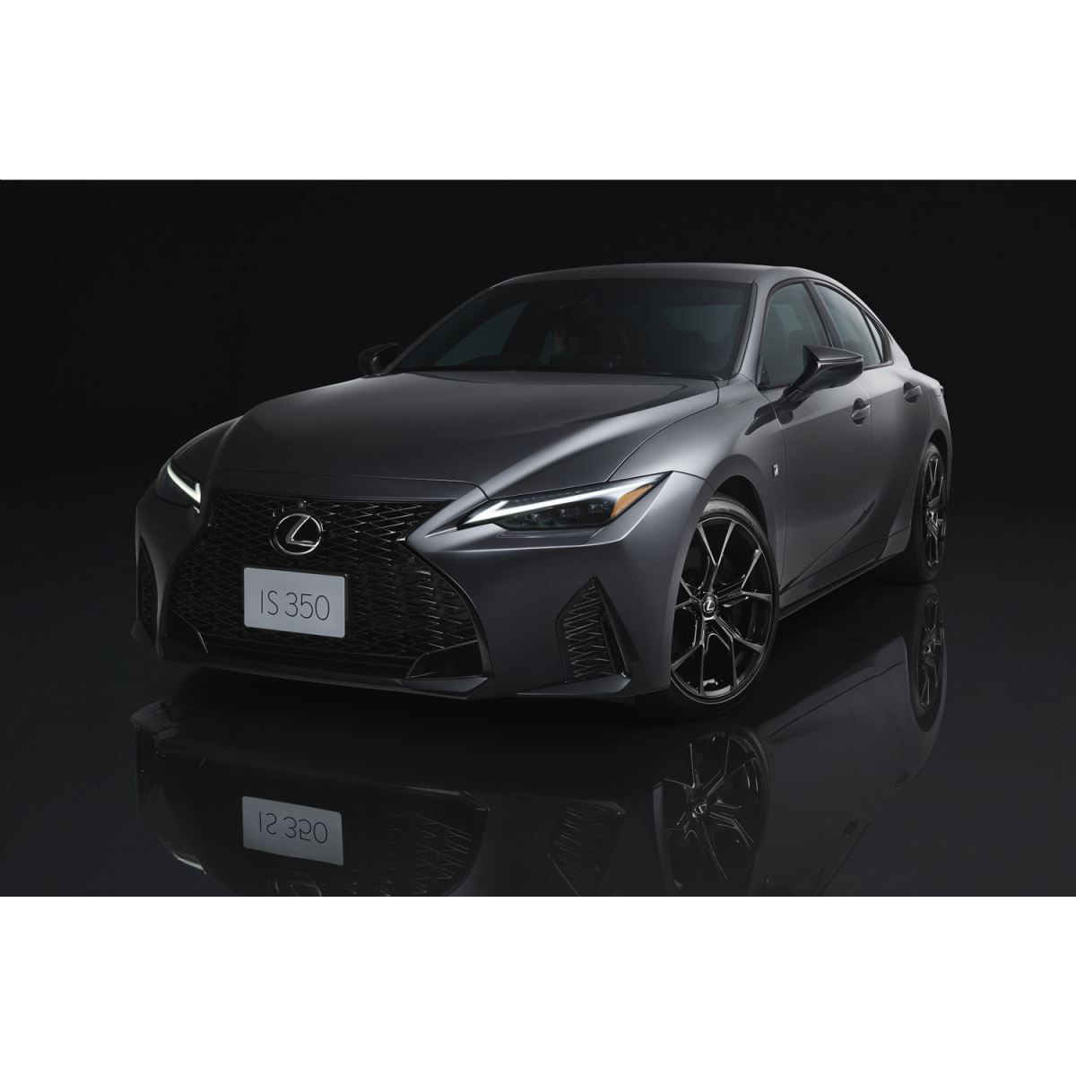 レクサスの「IS350」と「IS300h」に黒をまとった特別仕様車の第4弾“F