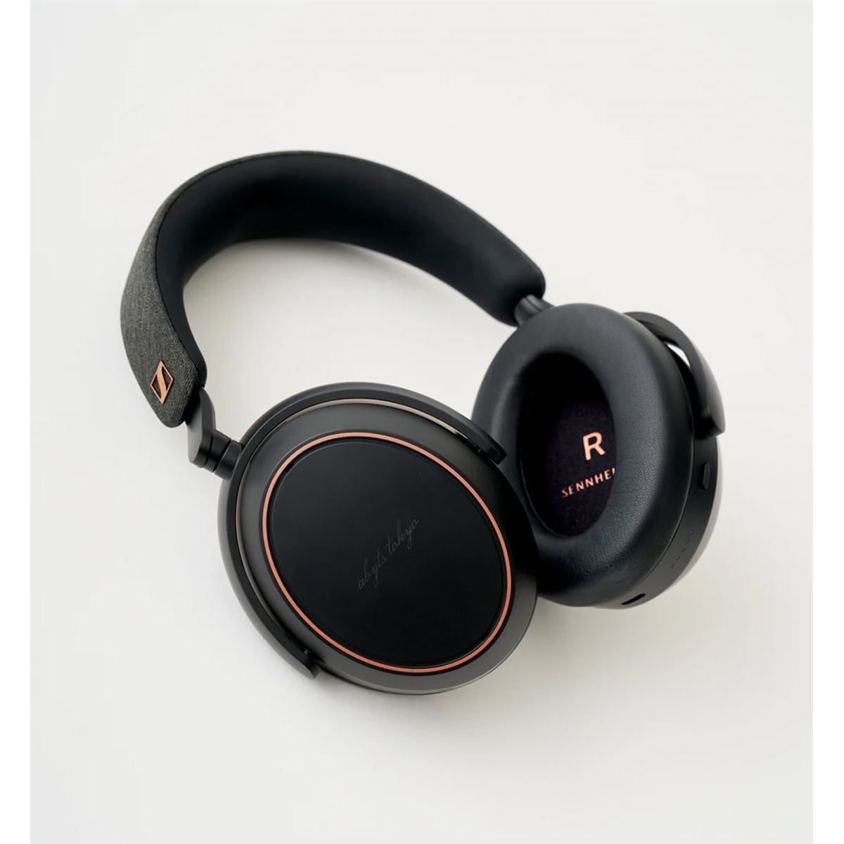 ゼンハイザー、佐藤健のABYTSとコラボしたヘッドホン「ABYTS