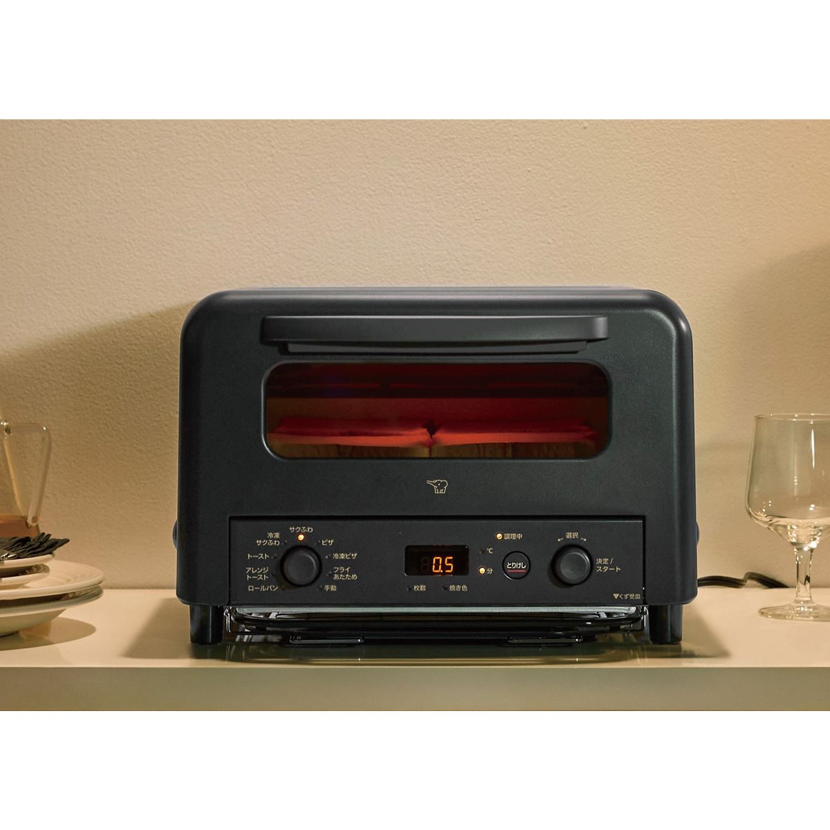 象印、「石窯」をヒントに熱を逃がしにくくしたオーブントースター「EQ