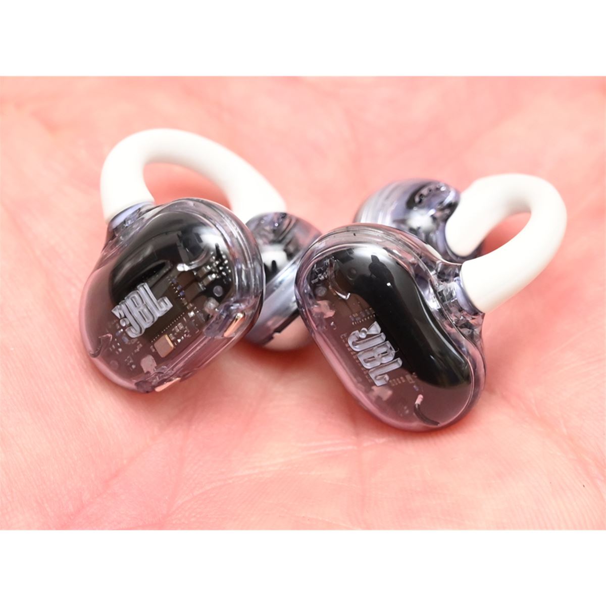 JBL初のイヤーカフ型完全ワイヤレスイヤホン「Soundgear Clips