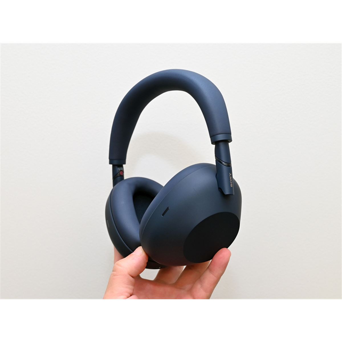ソニー、ノイキャンヘッドホン「WH-1000XM6」に新色