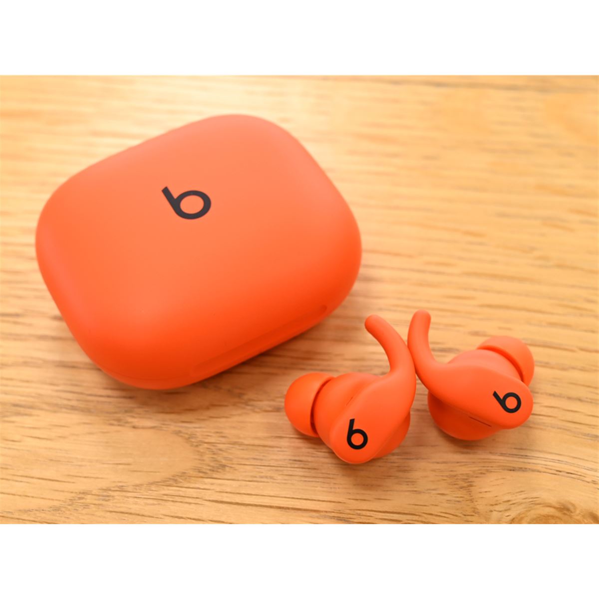 新品未使用 最新 Powerbeats Fit 2パワービーツフィット ブラック Powerbeats Fit - ワークアウト用イヤフォン - Beats - Apple（日本）