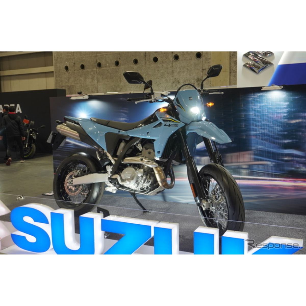 スズキの新型「DR-Z」がついに発売！ 400ccで約120万円は「高い