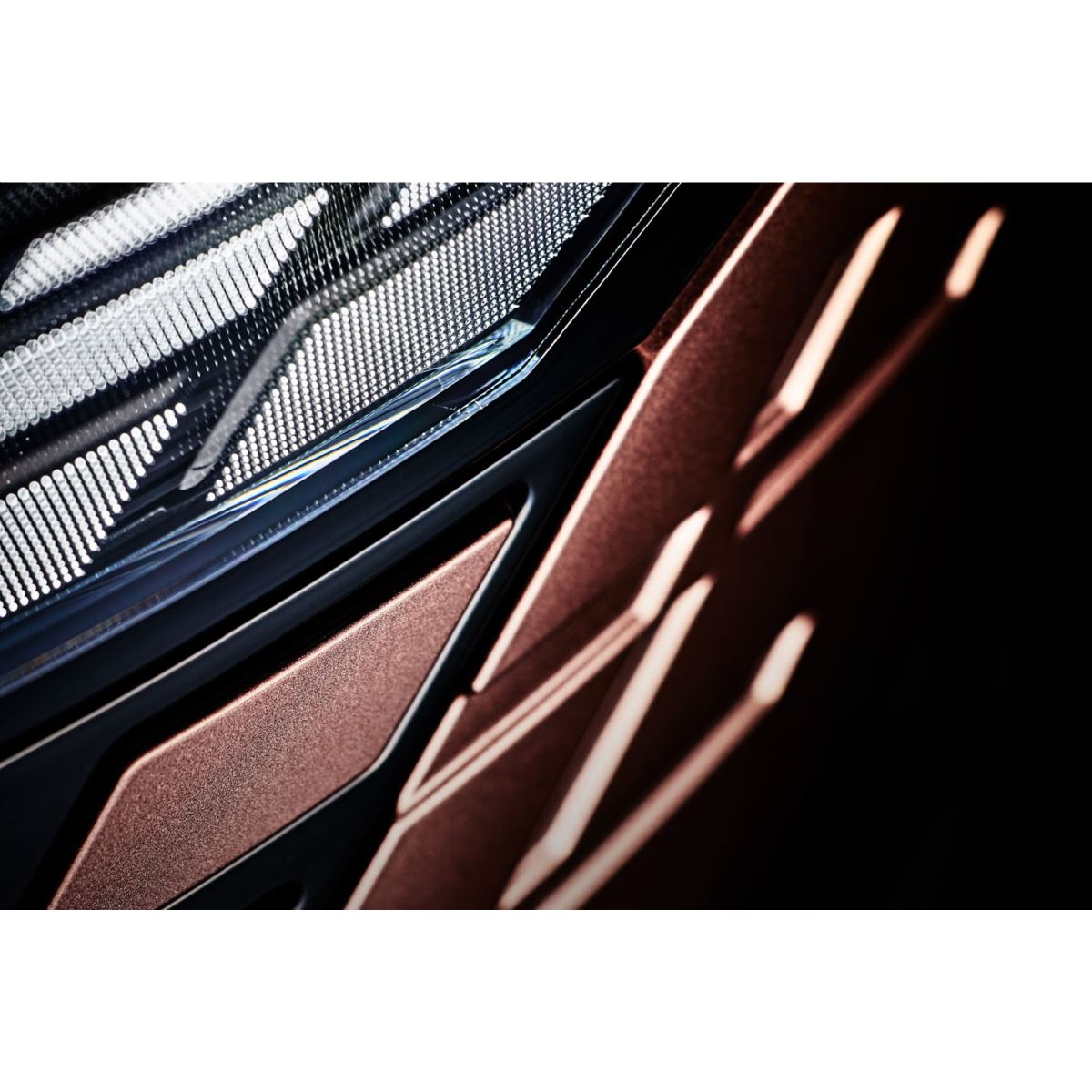 日産は新型「エルグランド」と電気自動車「マイクラ」「N7」を出展 