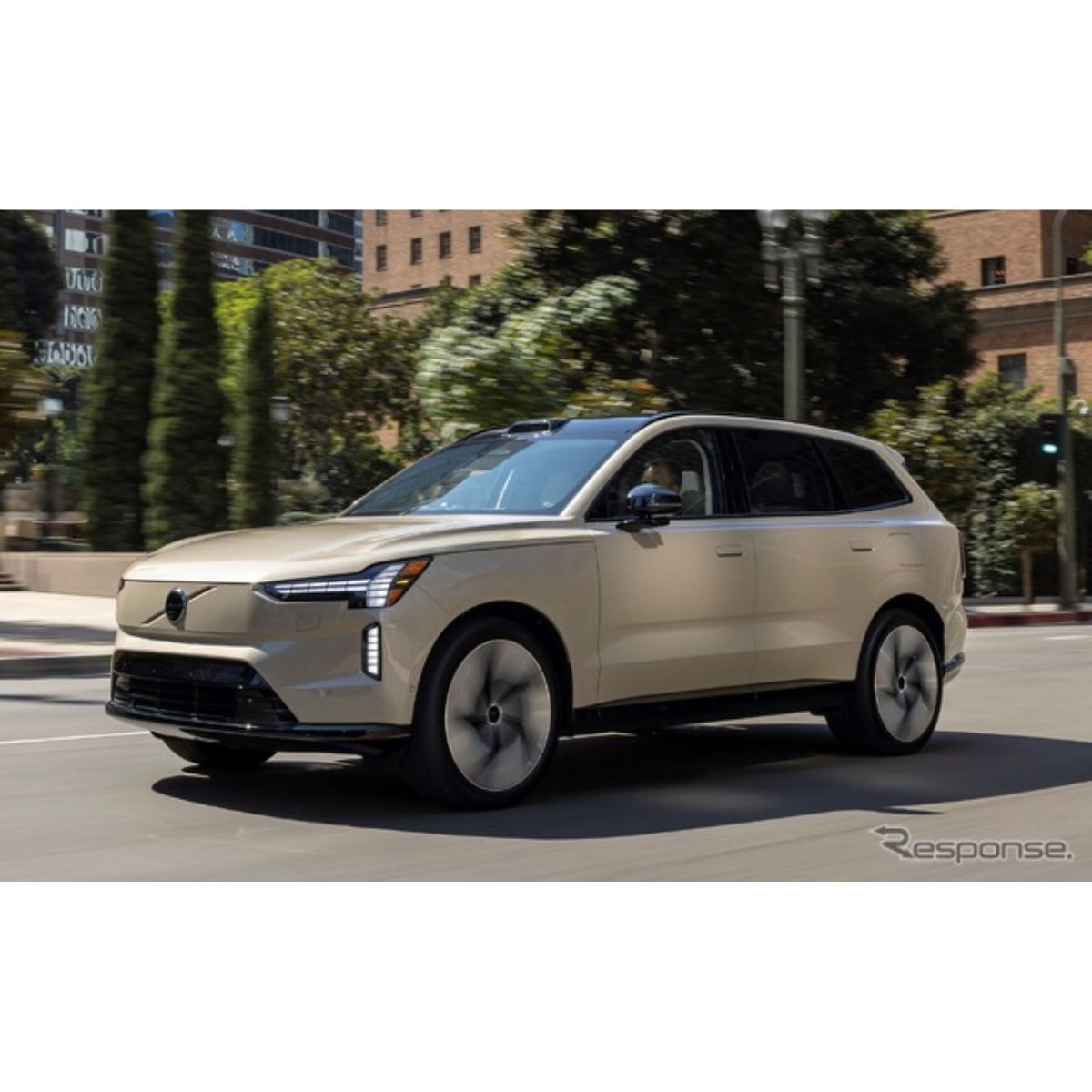 ボルボ『EX90』、800V急速充電対応と670馬力の最強モデル追加…米2026年