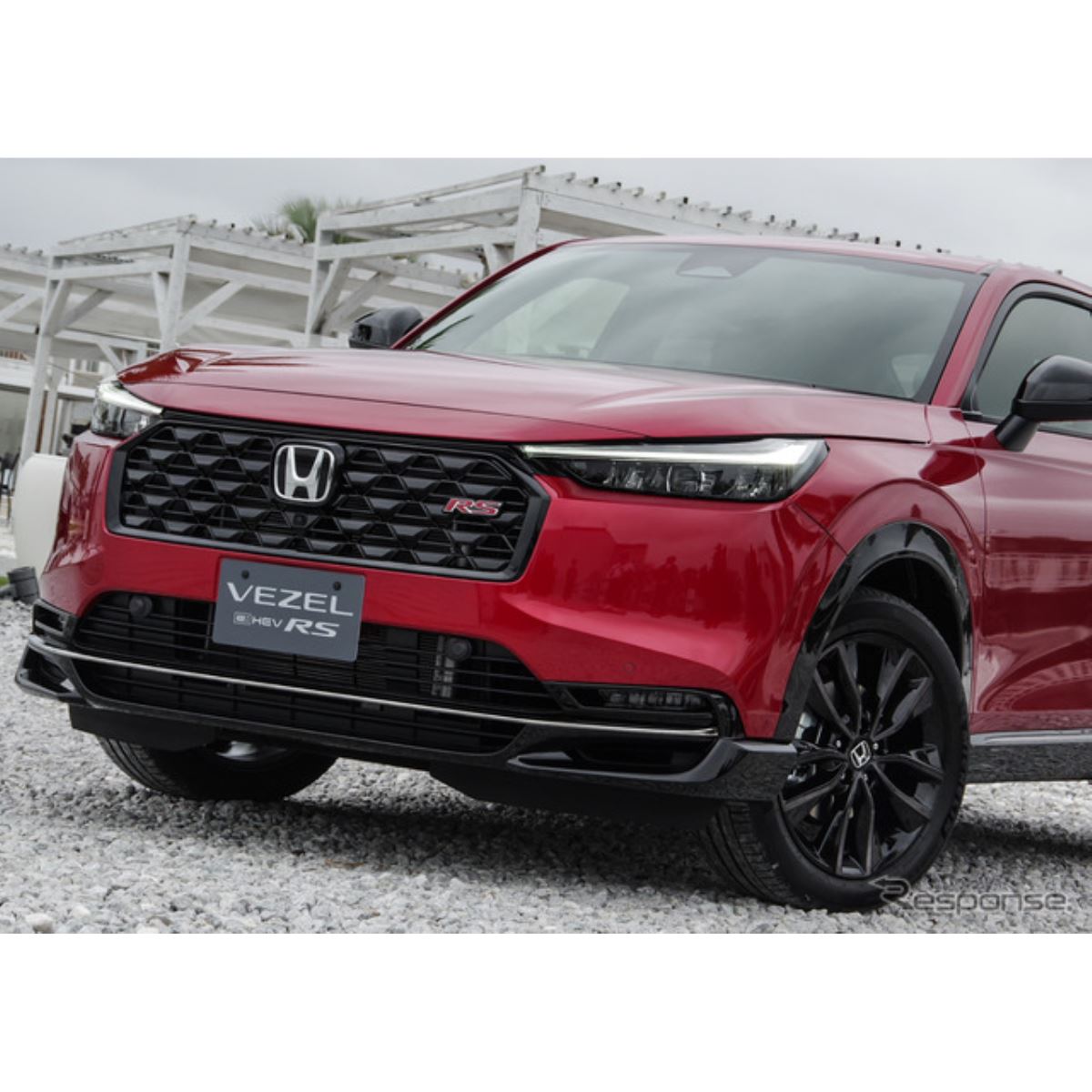 ホンダ『ヴェゼル』に“都会派”の新グレード「RS」登場、全高45mm下げ