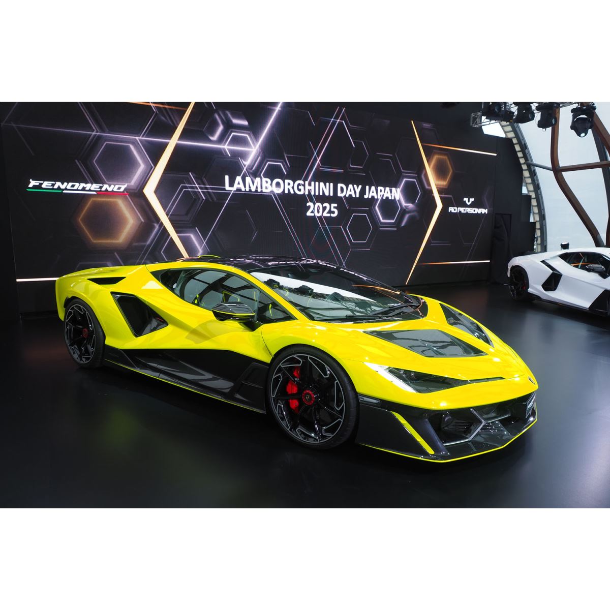 AndrewD  Lamborghini ランボルギーニ FD-MTB26 全世界で台数29台の限定車「ランボルギーニ・フェノメノ」が日本上陸
