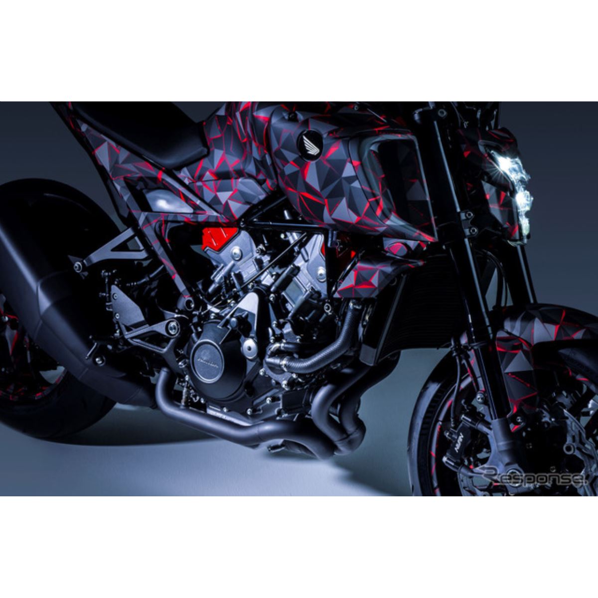 V3エンジンを電子加給！ ホンダ『V3R 900 E-コンプレッサー』をEICMAで