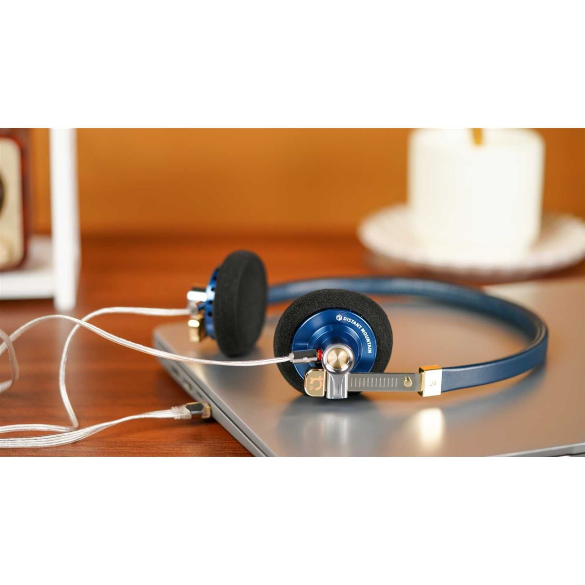 ROSE、80年代風レトロデザインのオンイヤーヘッドホン「DISTANT