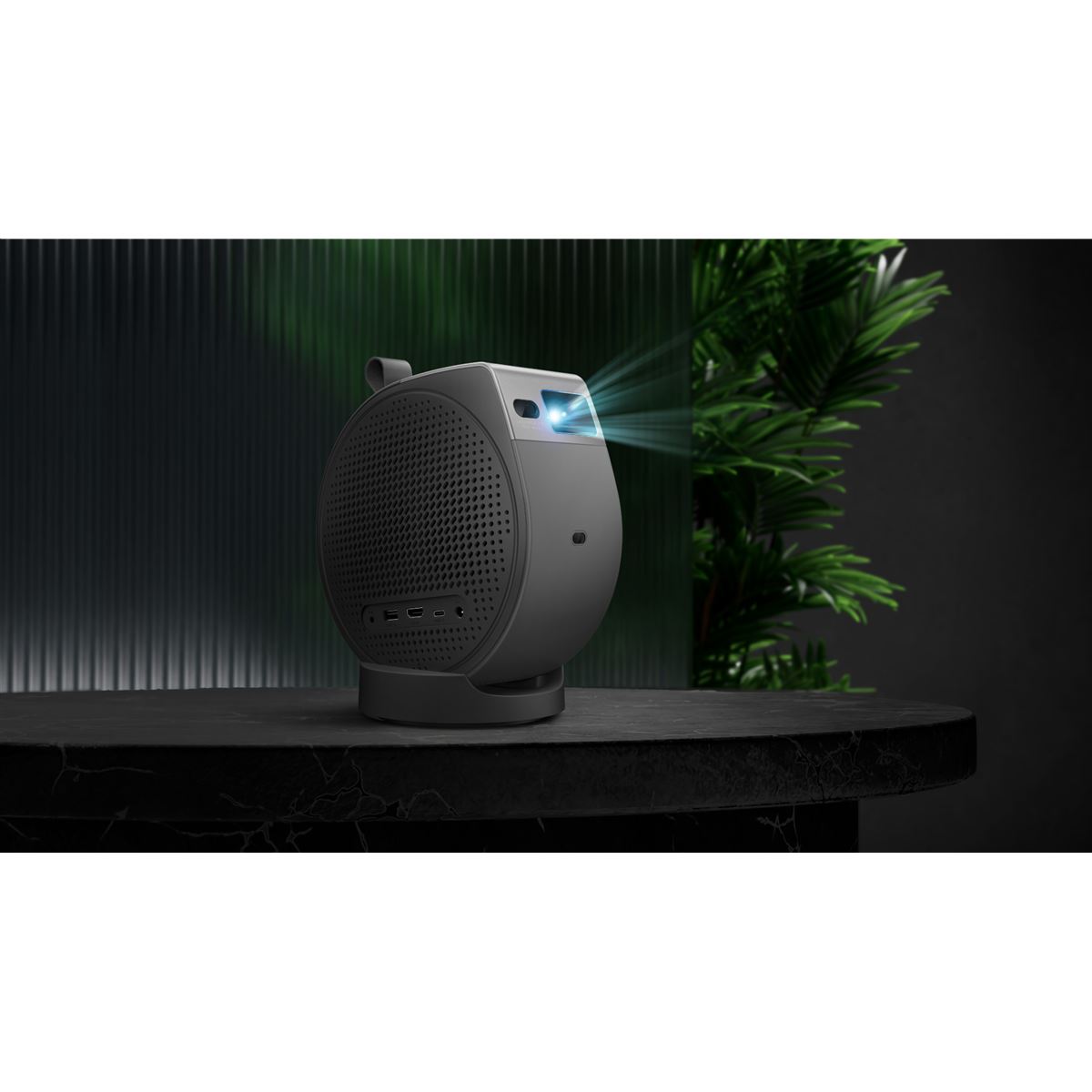 BenQ、天井モバイルプロジェクターにブラックカラーの限定モデル